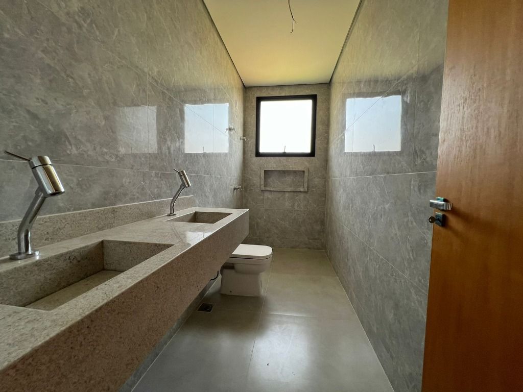 Imagem Casa de Condomínio com 4 Quartos à Venda, 200 m² em  - 