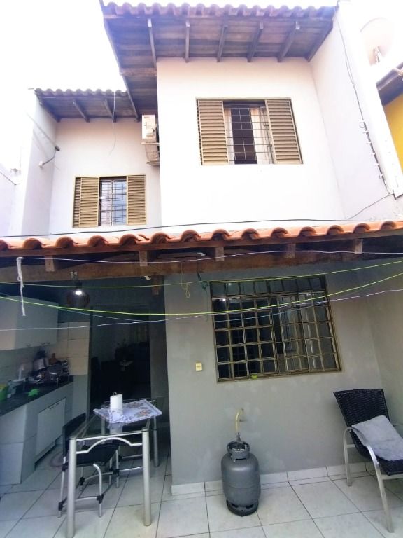 Imagem Sobrado com 3 Quartos à Venda, 126 m² em Centro - Londrina