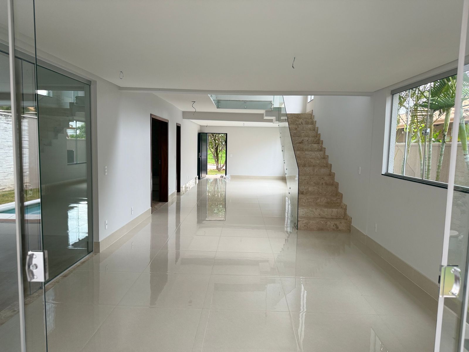 Imagem Casa com 4 Quartos à Venda, 368 m² em Loteamento Portal do Sol I - Goiânia