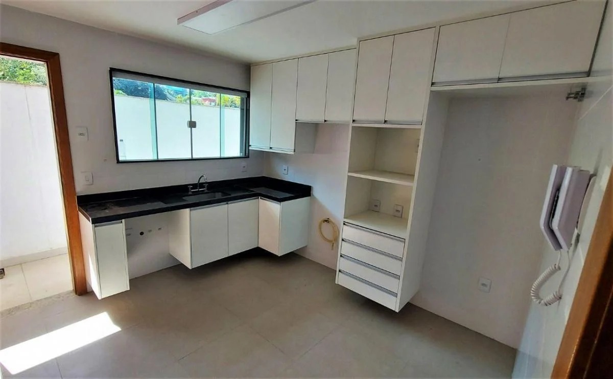 Imagem Casa com 4 Quartos à Venda, 180 m²em Largo da Batalha - Niterói