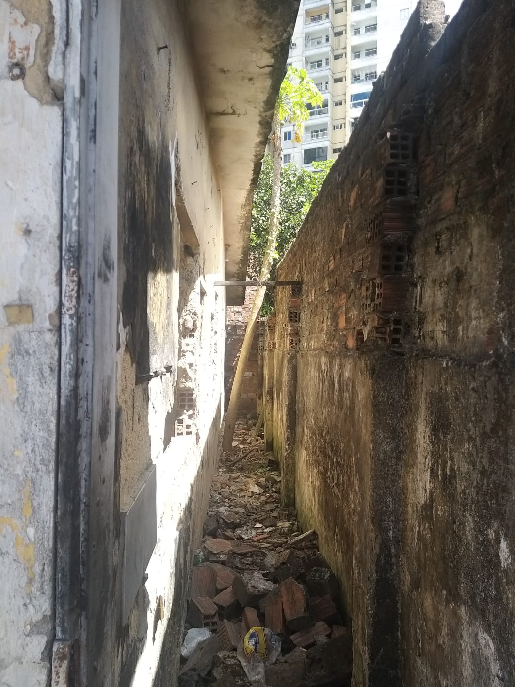 Foto do imóvel: Terreno à Venda, 1.000 m² em Várzea - Recife