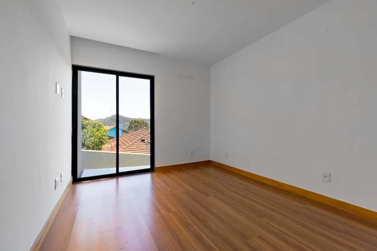 Imagem Casa de Condomínio com 4 Quartos à Venda, 152 m² em Tijuca - Teresópolis