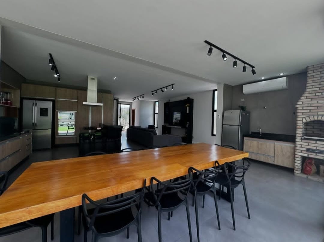 Foto do imóvel: Casa de Condomínio com 3 Quartos à Venda, 208 m² em Cézar de Souza - Mogi das Cruzes