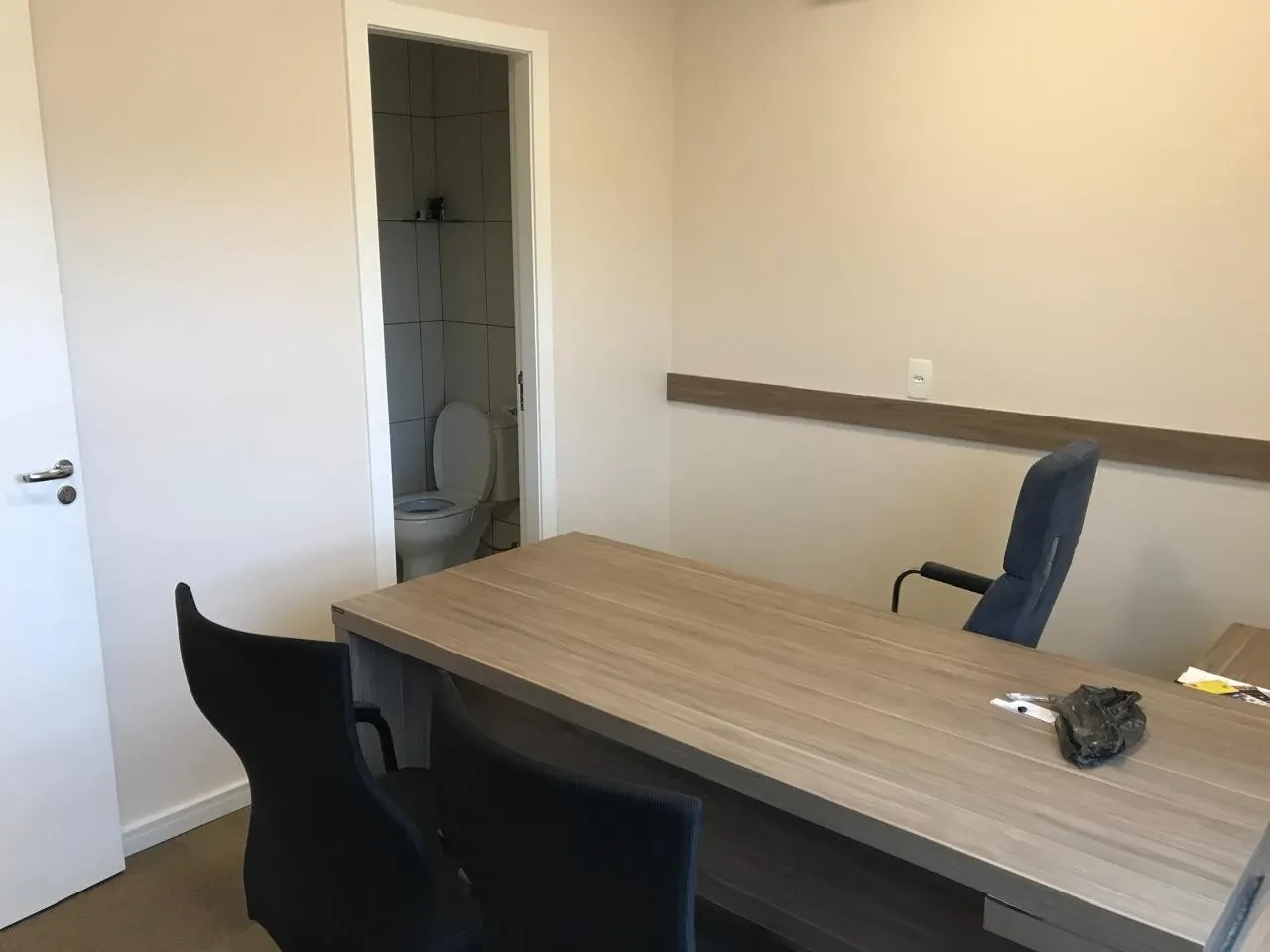 Imagem Sala Comercial para Locação em Itaboraí, Três Pontes, 2 banheiros, 1 vaga