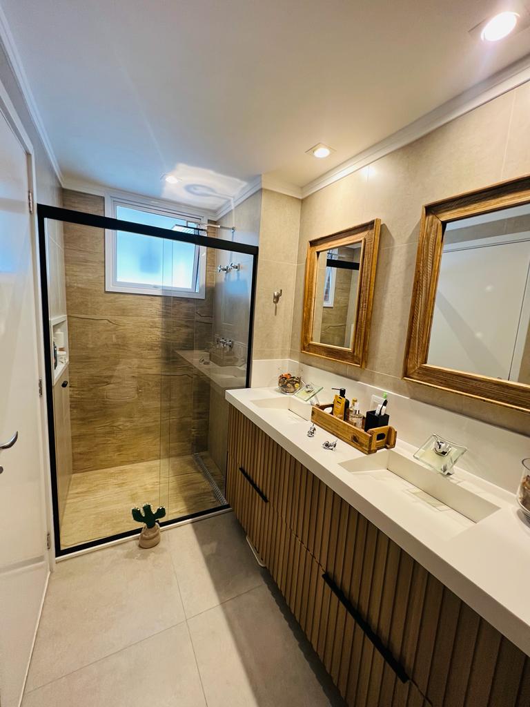 Imagem Apartamento com 3 Quartos à Venda, 181 m²em Cambuí - Campinas