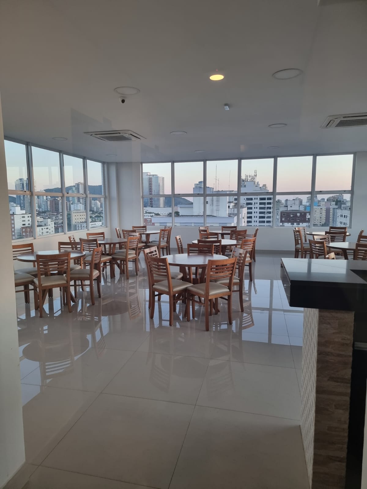 Imagem Apartamento com 2 Quartos à Venda, 54 m²em Aparecida - Santos