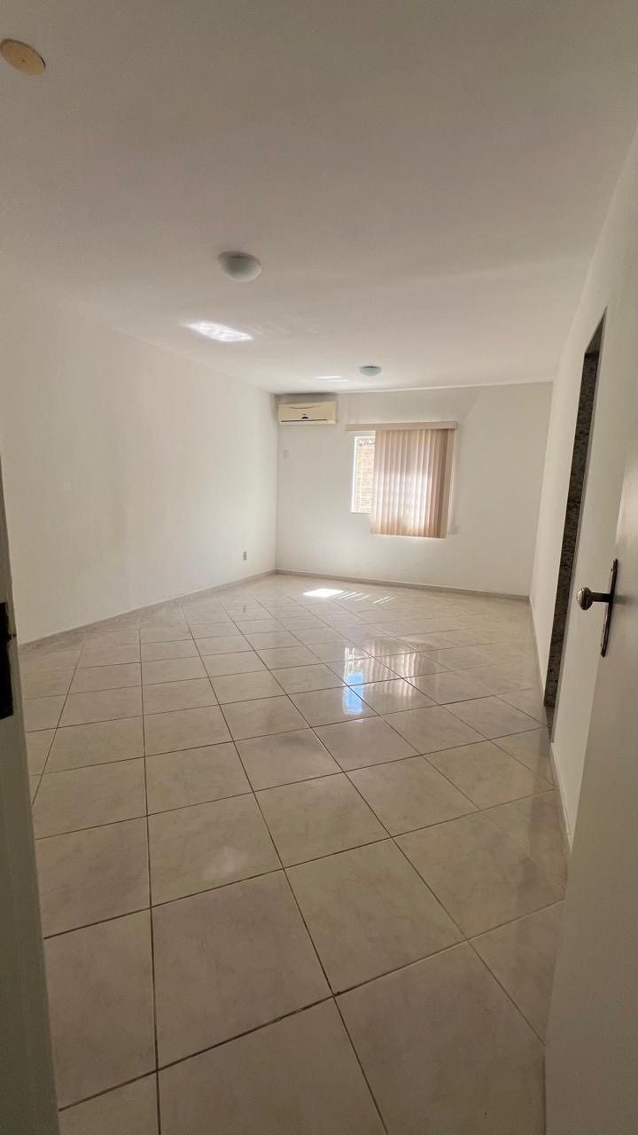 Imagem Casa com 3 Quartos para Alugar, 200 m²em Buraquinho - Lauro de Freitas