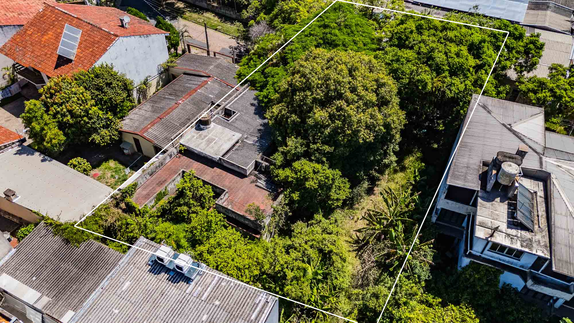 Imagem Terreno à Venda, 705 m² em Vila Ipiranga - Porto Alegre