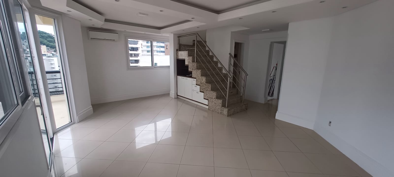 Imagem Cobertura com 3 Quartos à Venda, 240 m²em Centro - Florianópolis