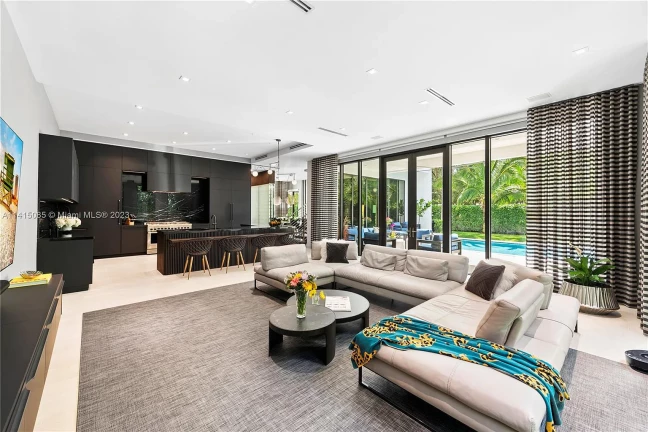 Foto do imóvel: Casa com 5 Quartos à Venda, 387 m²em Alphaville Residencial Um - Barueri