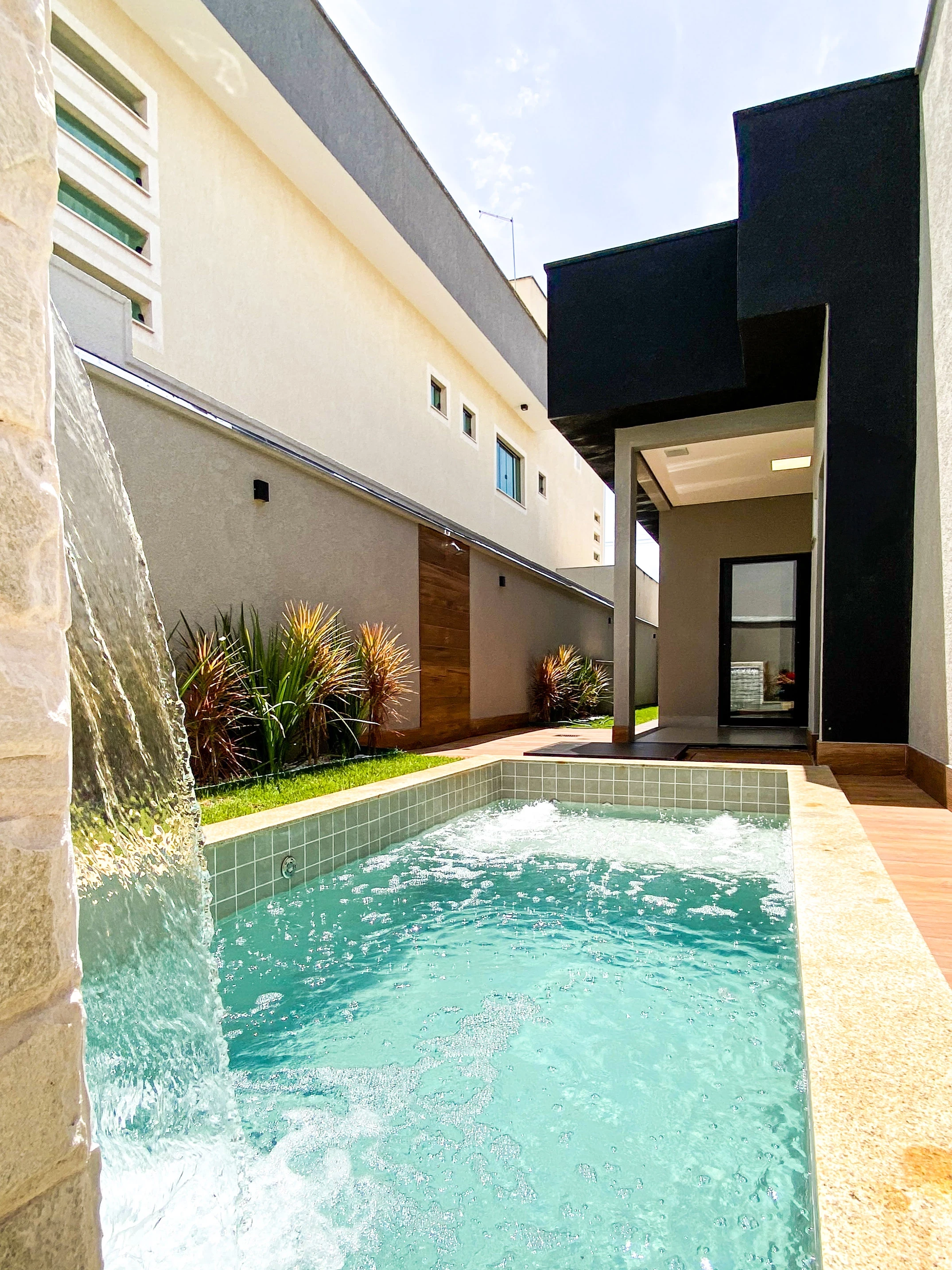 Imagem Casa de Condomínio com 4 Quartos à Venda, 180 m² em Terras Alpha Residencial 1 - Senador Canedo