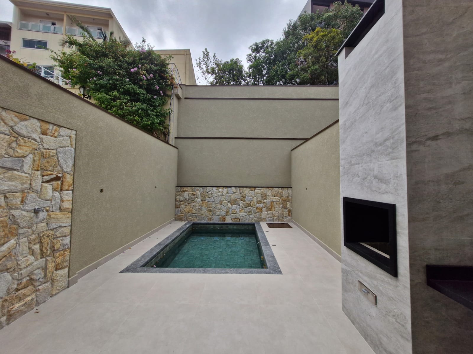 Imagem Sobrado com 4 Quartos à Venda, 189 m²em Parque São Domingos - São Paulo