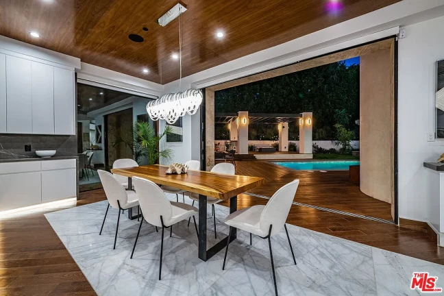 Foto do imóvel: Casa de Condomínio com 5 Quartos à Venda, 796 m²em Alphaville Residencial Um - Barueri