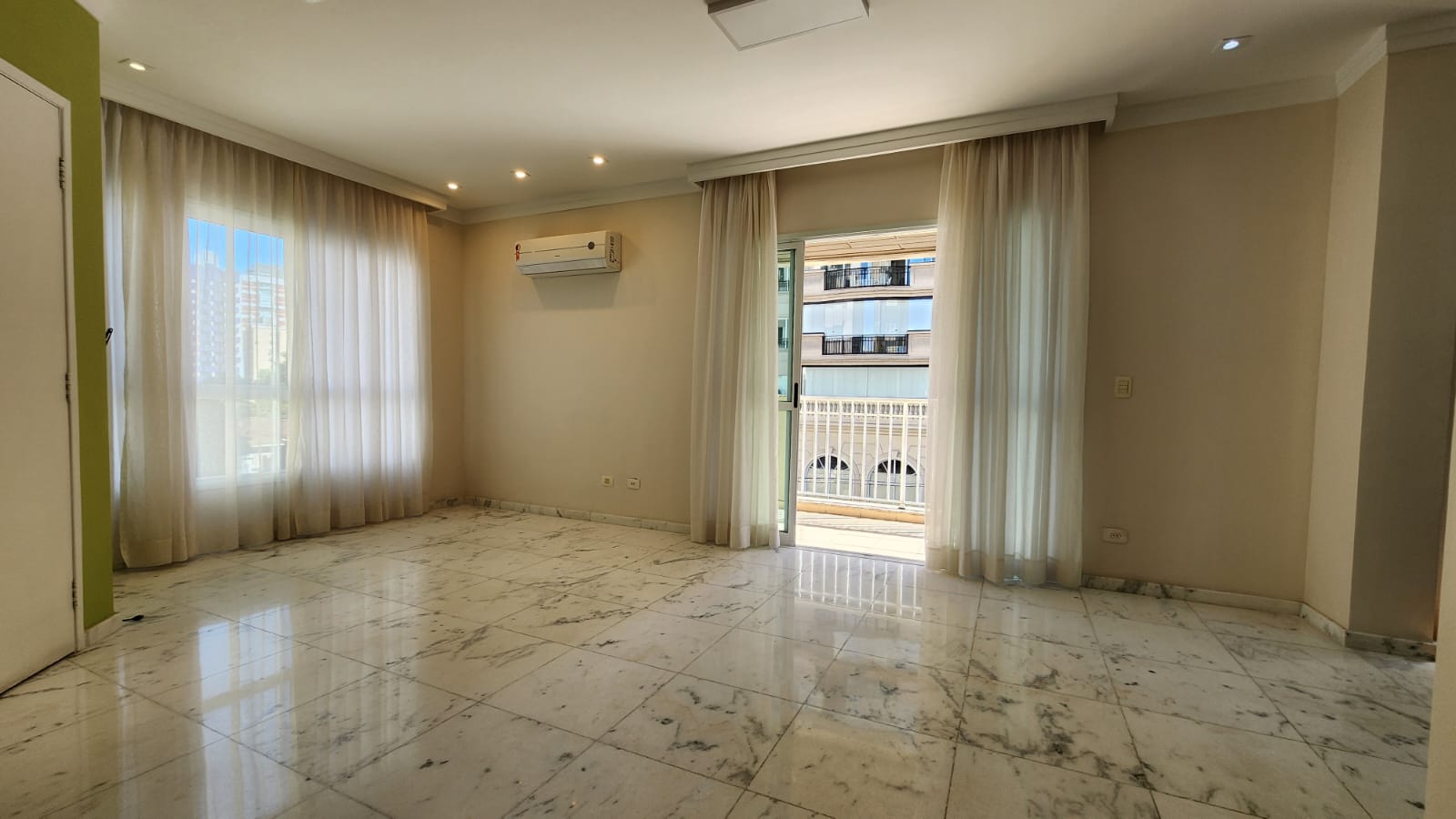 Imagem Apartamento com 3 Quartos para Alugar, 160 m²em Boqueirão - Santos