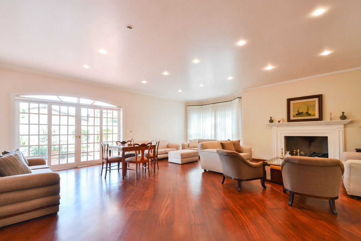 Imagem Casa com 4 Quartos à Venda, 450 m²em Caxingui - São Paulo