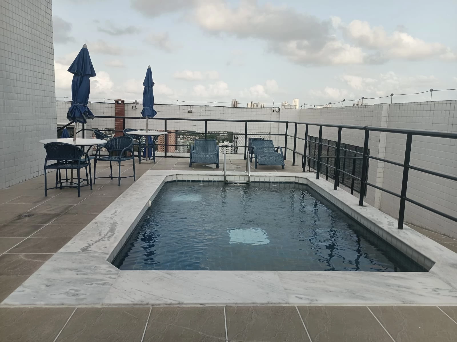 Imagem Apartamento com 3 Quartos à Venda, 70 m² em Casa Amarela - Recife