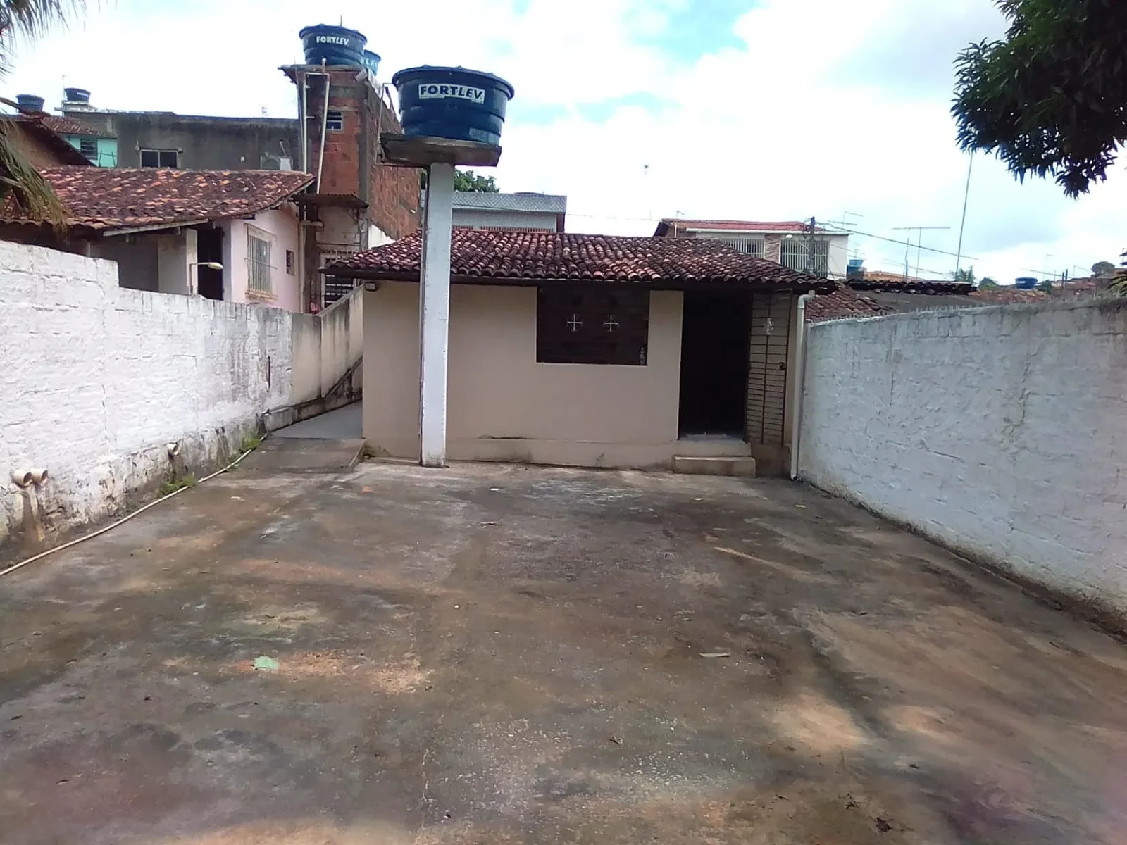 Imagem Casa com 2 Quartos à Venda, 210 m² em Vila Liberdade - Moreno