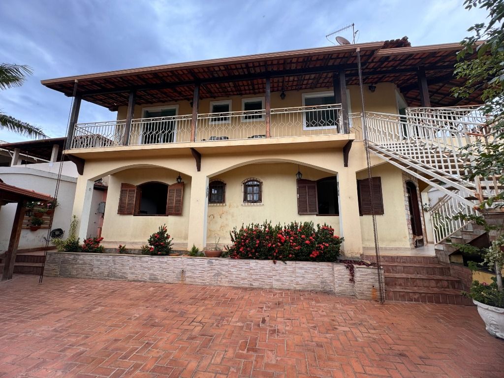 Casa com 4 Quartos à Venda, 249 m² em Tijuca - Contagem