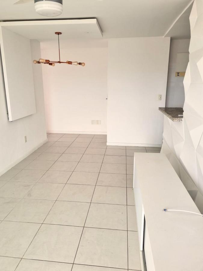 Imagem Cobertura com 2 Quartos à Venda ou Locação, 126 m²em Piratininga - Niterói