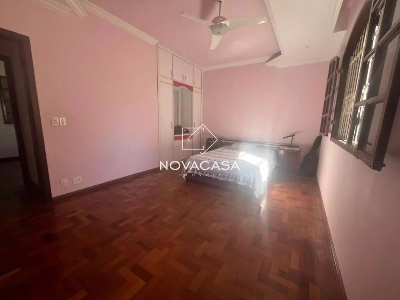 Foto do imóvel: Casa com 4 Quartos à Venda, 380 m² em Santa Mônica - Belo Horizonte