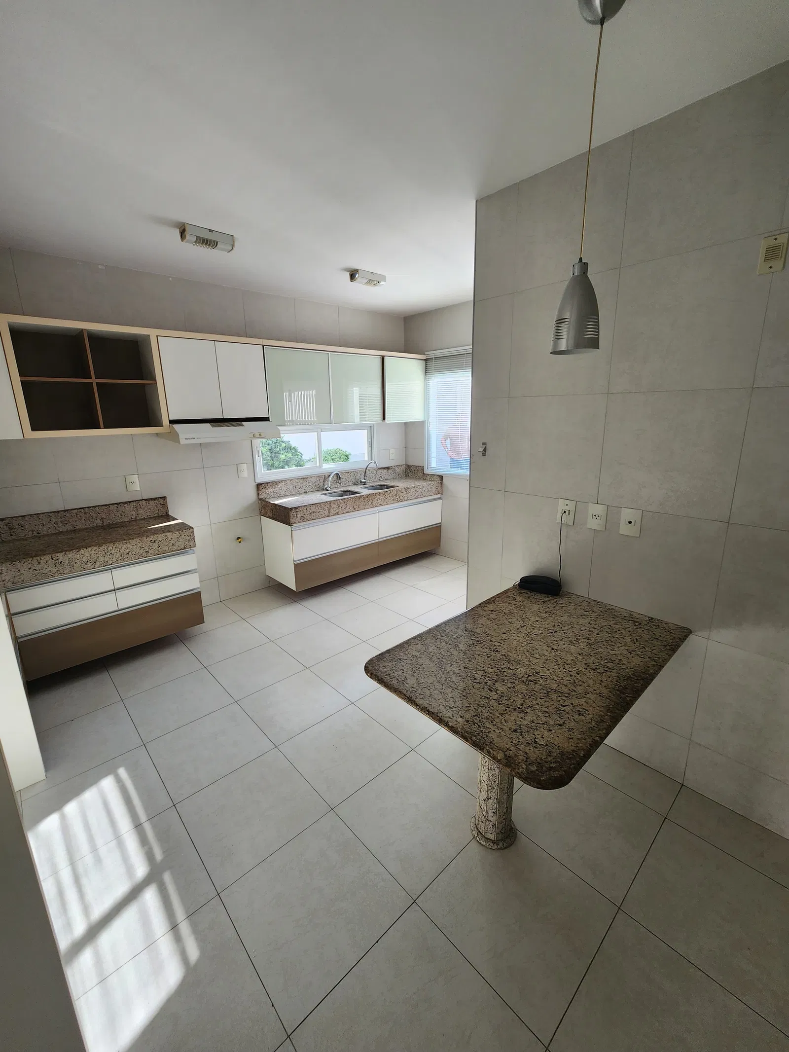 Imagem Casa de Condomínio com 3 Quartos à Venda, 277 m²em SAPIRANGA - FORTALEZA