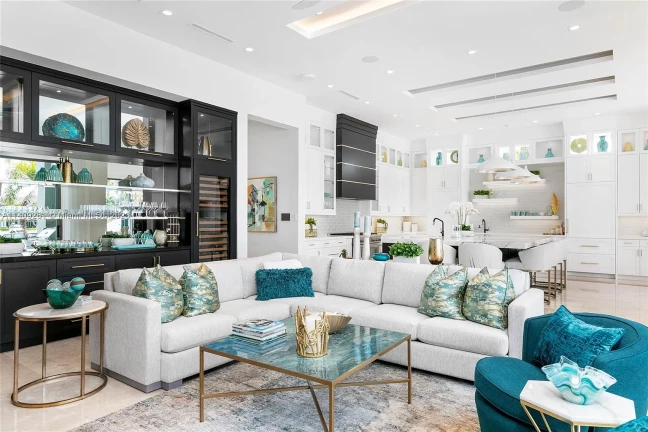 Imagem Casa de Condomínio com 6 Quartos à Venda, 833 m²em Cajuru - Curitiba