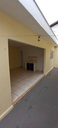 Casa com 3 Quartos à Venda,  em Jardim Brasília - Araçatuba