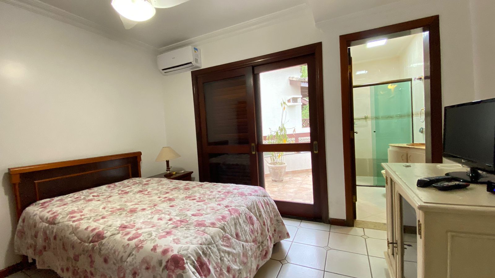 Foto do imóvel: Casa com 8 Quartos à Venda ou Temporada, 896 m² em Riviera - Bertioga