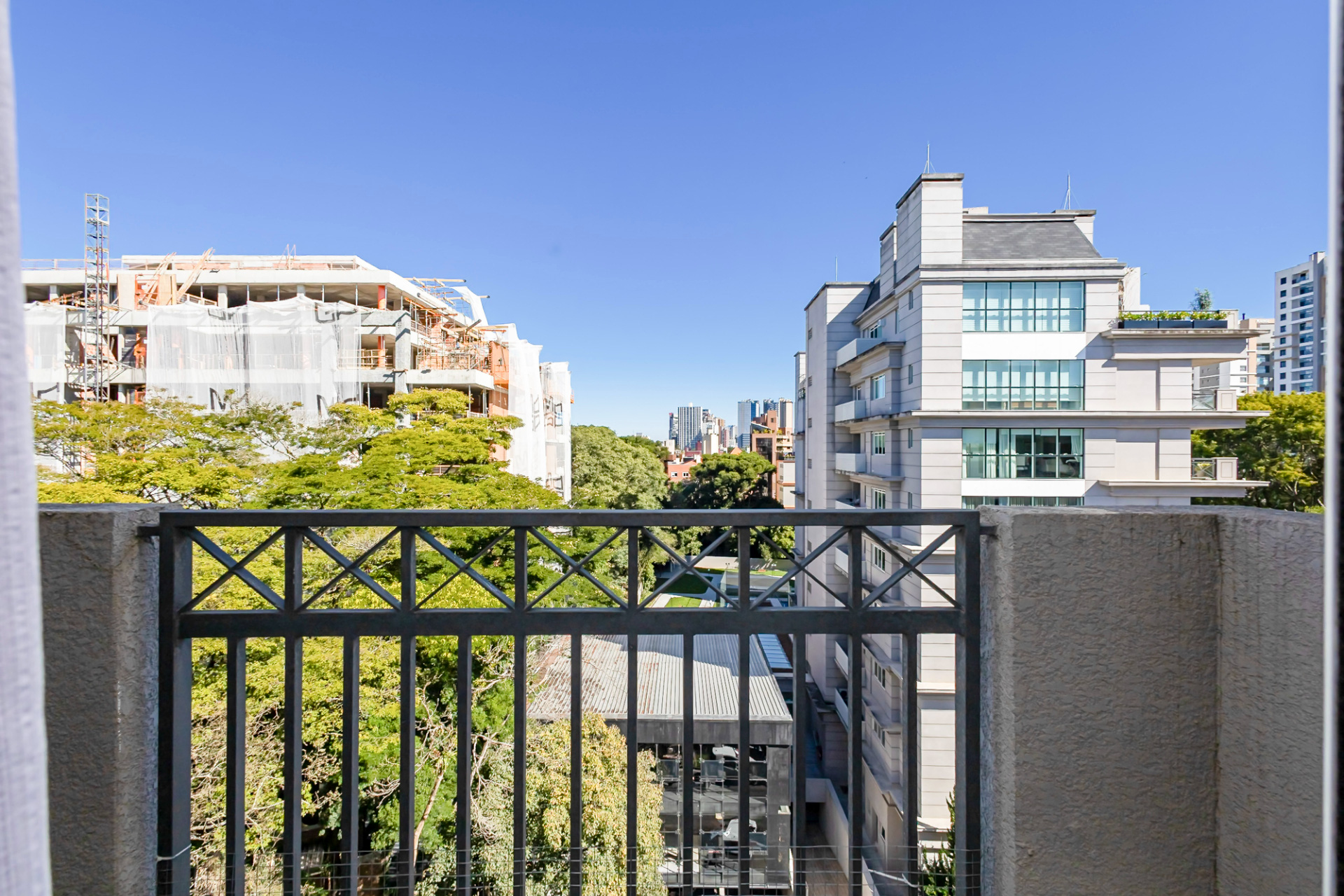Imagem Apartamento com 2 Quartos à Venda, 170 m² em Cabral - Curitiba