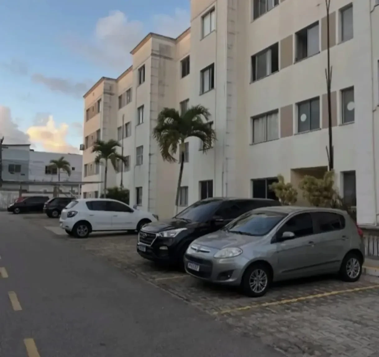 Imagem Apartamento com 2 Quartos à Venda, 45 m² em Pajuçara - Natal