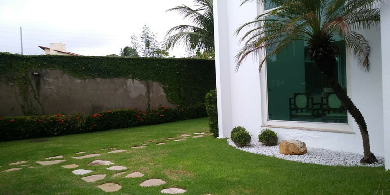 Sobrado com 4 Quartos à Venda,  em De Lourdes - Fortaleza