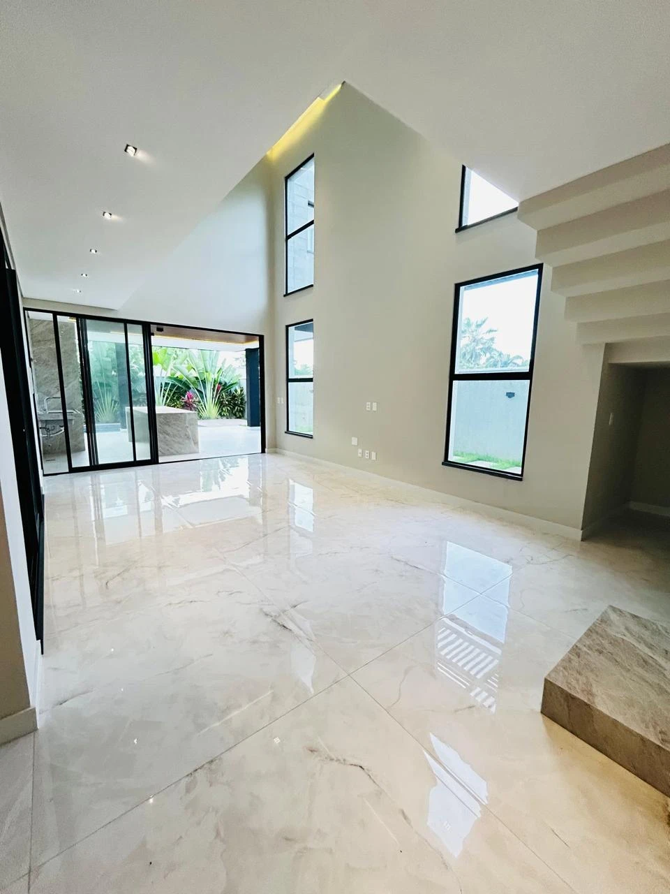 Foto do imóvel: Casa de Condomínio com 4 Quartos à Venda, 400 m² em Centro - Eusébio