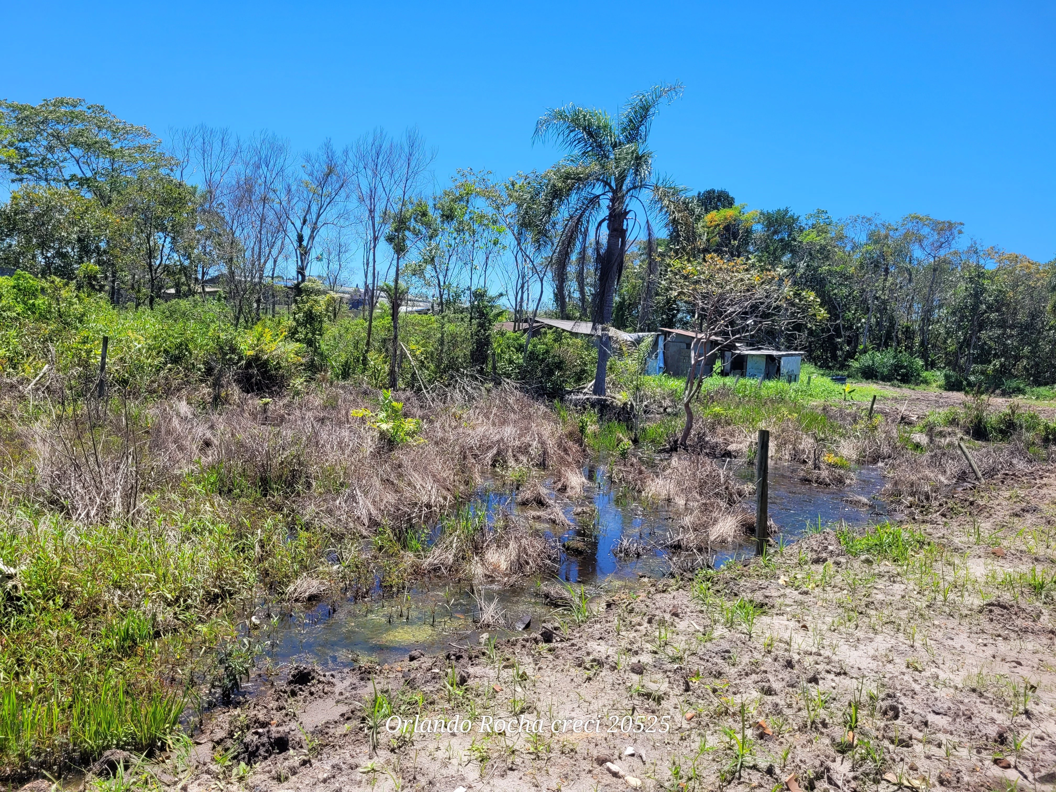 Foto do imóvel: Terreno à Venda, 360 m² em Barra do Saí - Itapoá