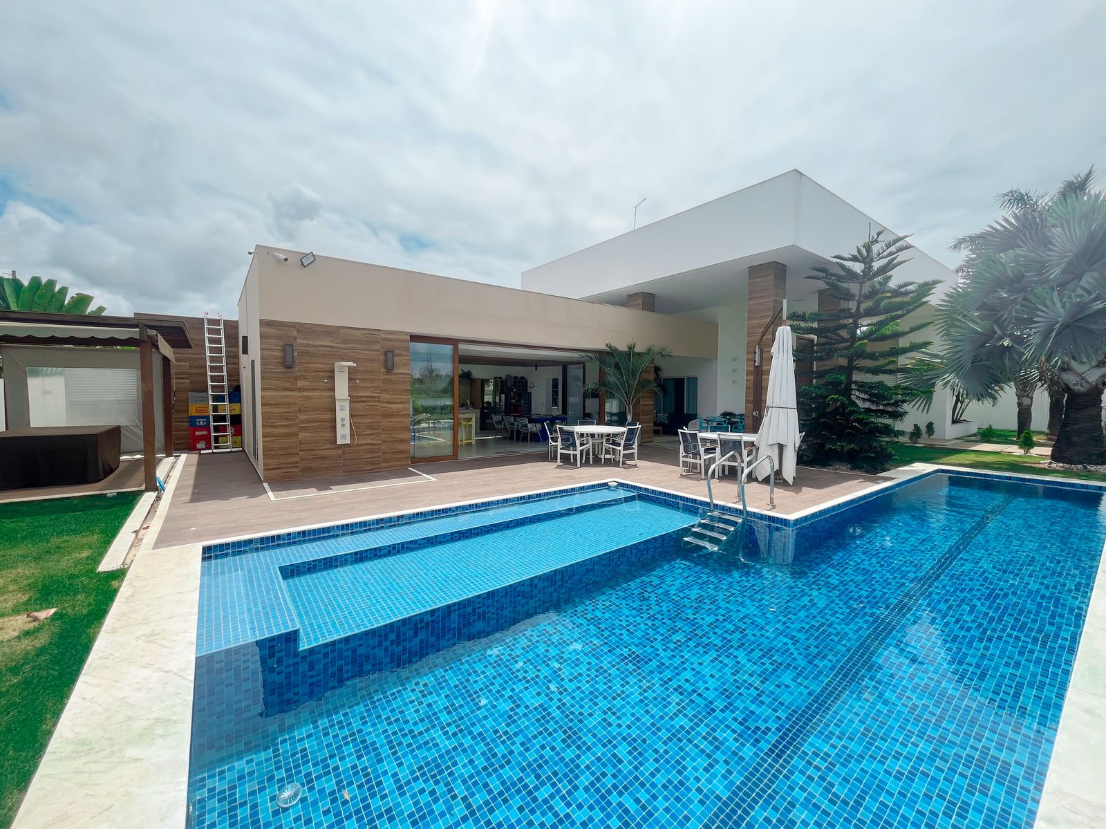 Foto do imóvel: Casa de Condomínio com 4 Quartos à Venda, 415 m² em Vale do Landirana (Abrantes) - Camaçari