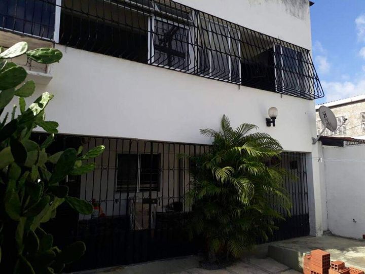 Imagem Casa com 5 Quartos à Venda, 200 m² em Campo Grande - Recife