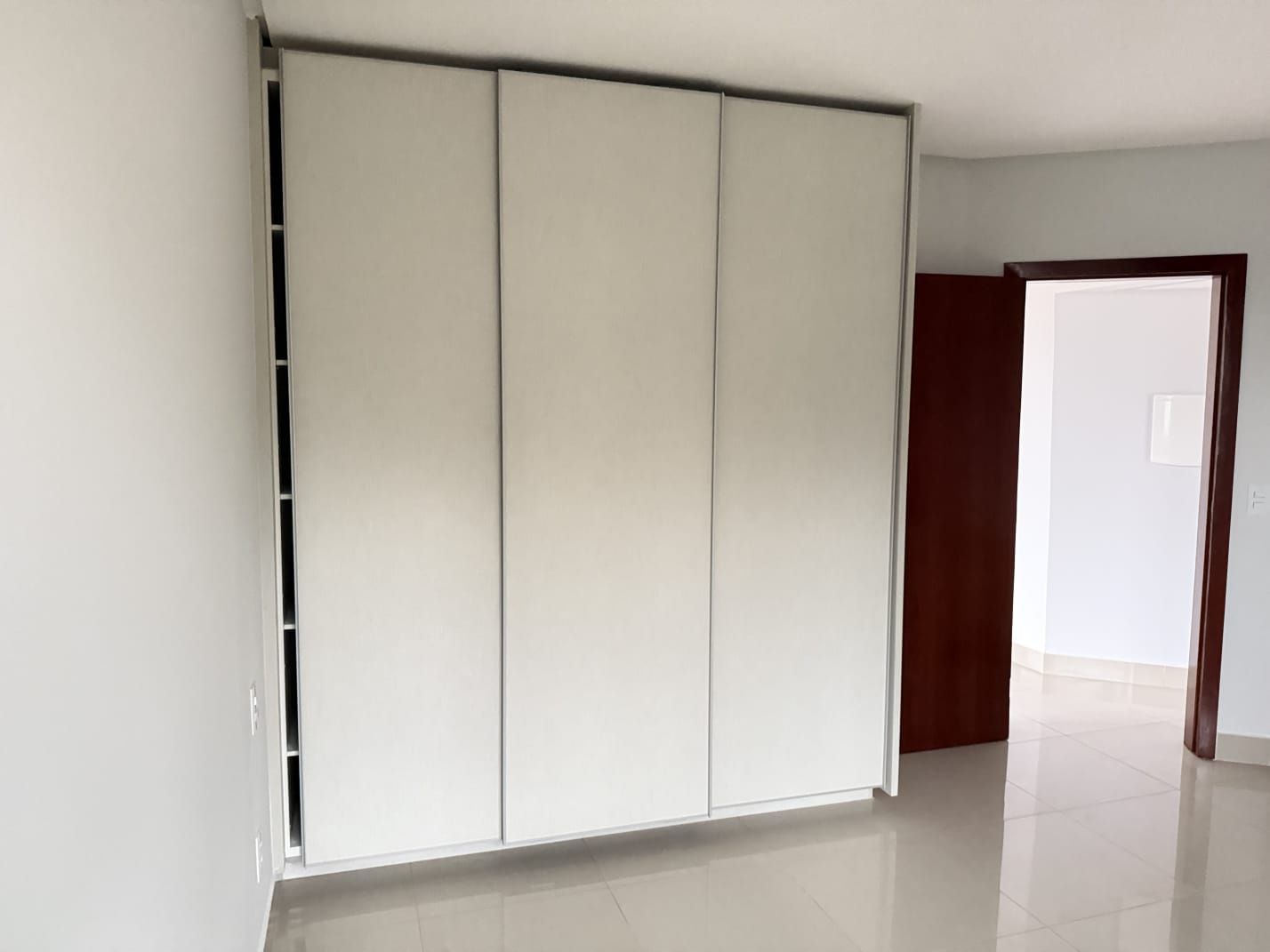 Imagem Casa com 4 Quartos à Venda, 368 m² em Loteamento Portal do Sol I - Goiânia