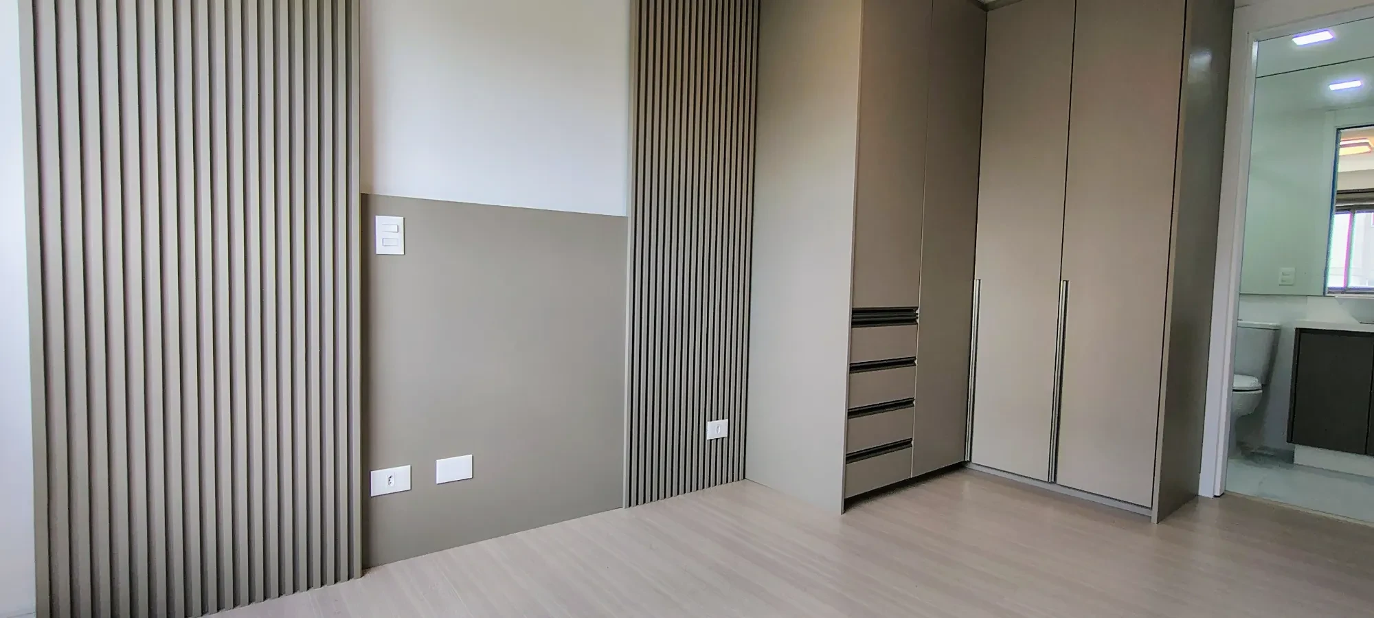 Imagem Apartamento com 2 Quartos à Venda ou Locação, 59 m² em Centro - Curitiba