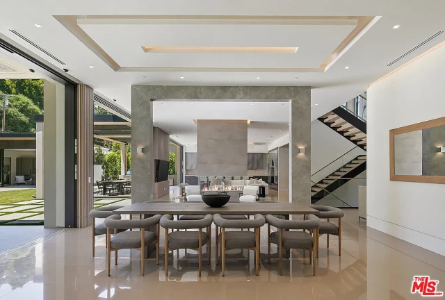 Foto do imóvel: Casa de Condomínio com 7 Quartos à Venda, 982 m²em Alphaville Residencial Um - Barueri