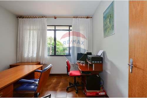 Imagem Sobrado com 3 Quartos à Venda, 351 m²em Jardim Esplanada II - São José dos Campos