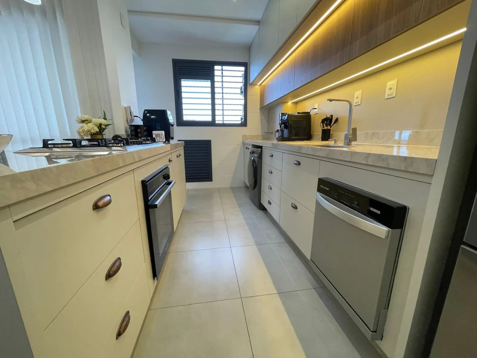 Imagem Apartamento com 2 Quartos para Alugar, 77 m² em Despraiado - Cuiabá