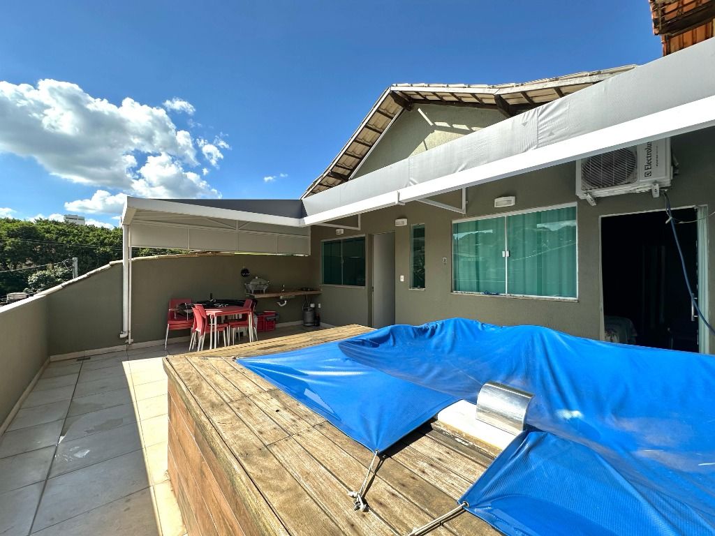 Casa com 3 Quartos à Venda, 122 m² em Planalto - Belo Horizonte