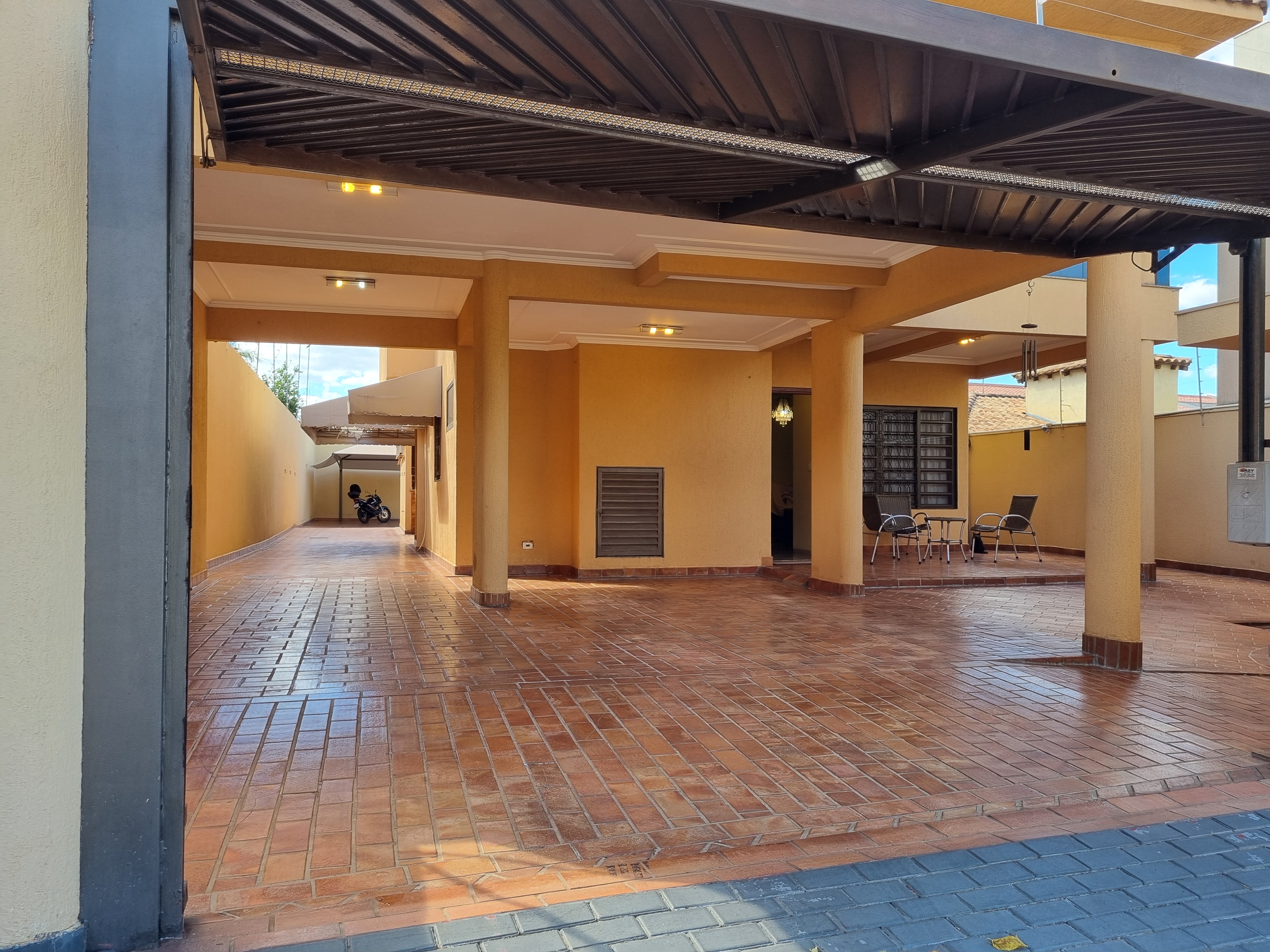 Imagem Sobrado com 3 Quartos à Venda ou Temporada, 266 m²em Vila Planalto - Campo Grande