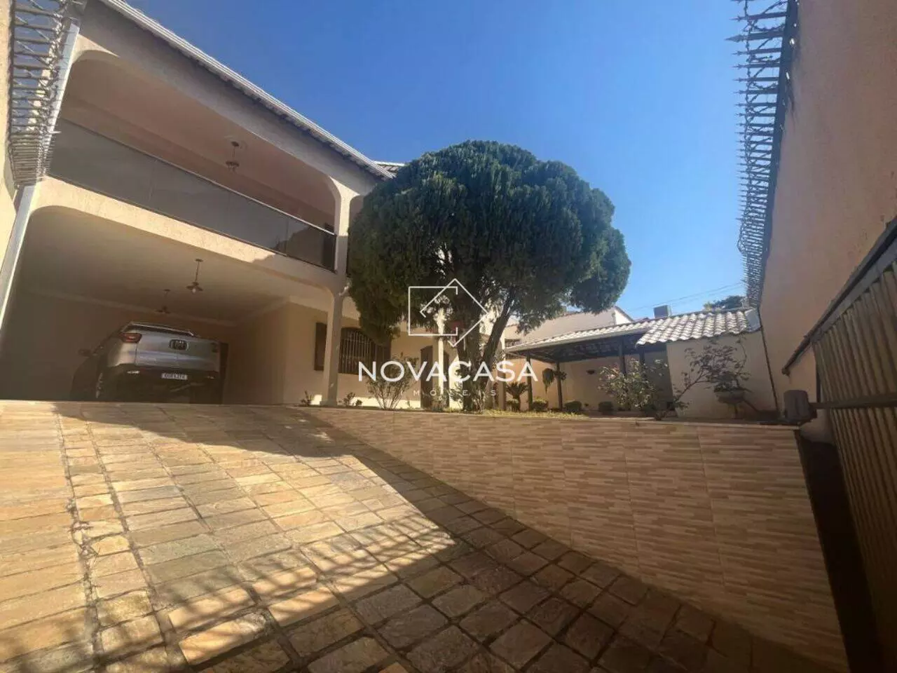 Foto do imóvel: Casa com 4 Quartos à Venda, 380 m² em Santa Mônica - Belo Horizonte