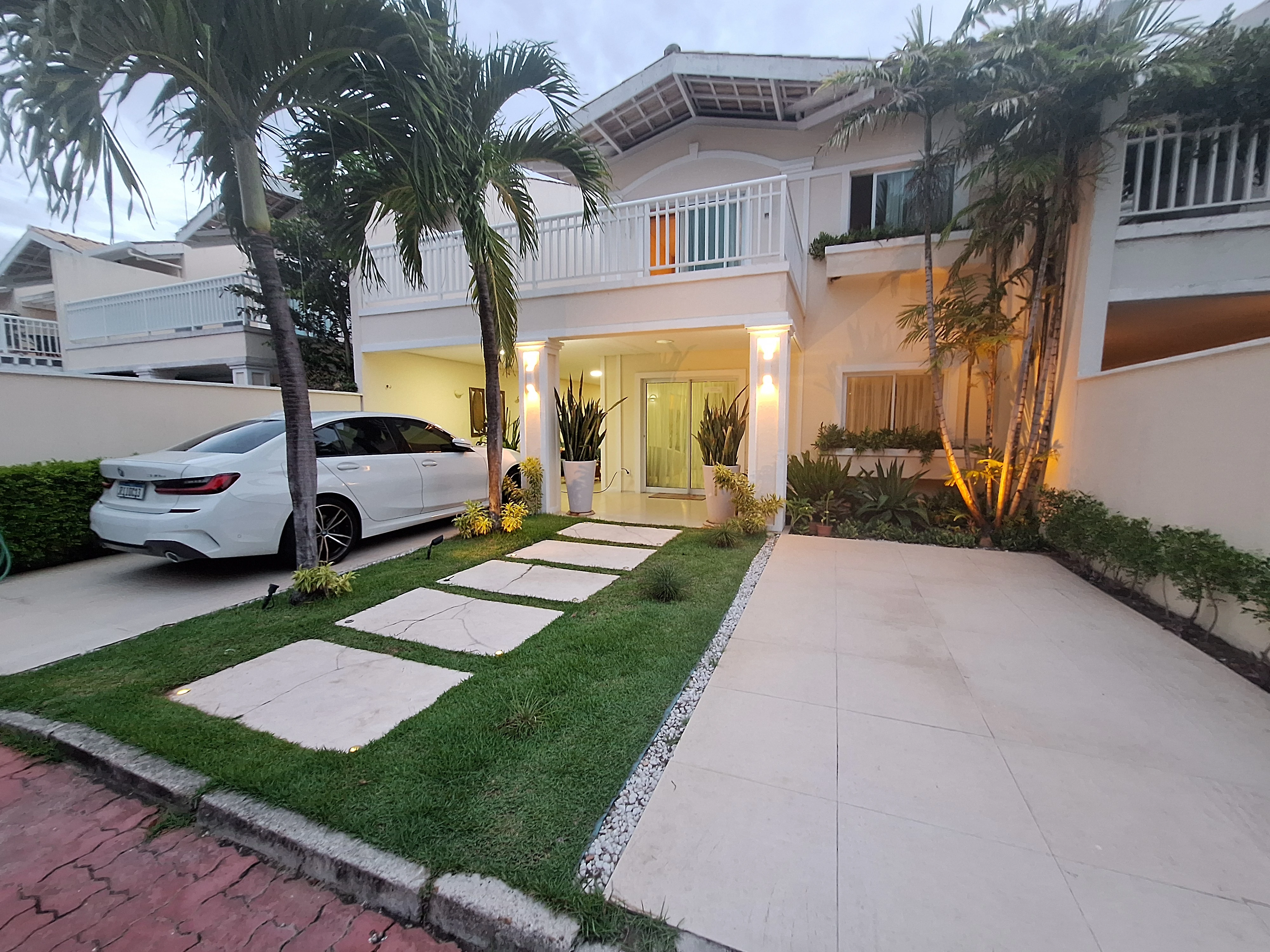 Imagem Casa de Condomínio com 4 Quartos à Venda, 242 m² em De Lourdes - Fortaleza