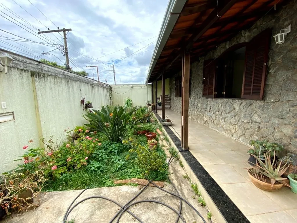 Imagem Casa com 4 Quartos à Venda, 200 m² em Tupi A - Belo Horizonte