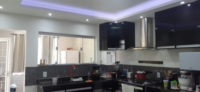 Imagem Sobrado com 4 Quartos à Venda, 300 m²em Morada Nobre - Valparaíso de Goiás