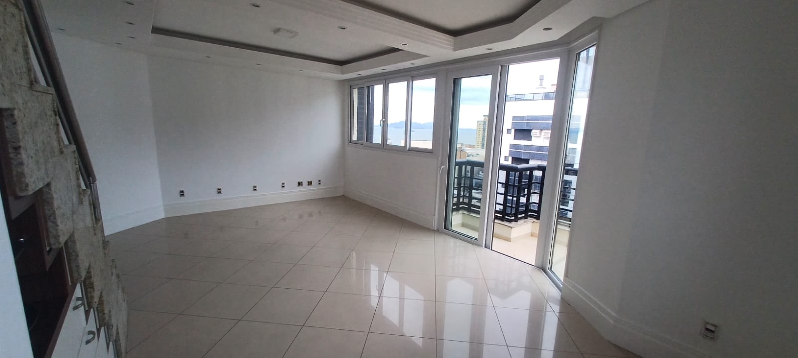 Imagem Cobertura com 3 Quartos à Venda, 240 m²em Centro - Florianópolis