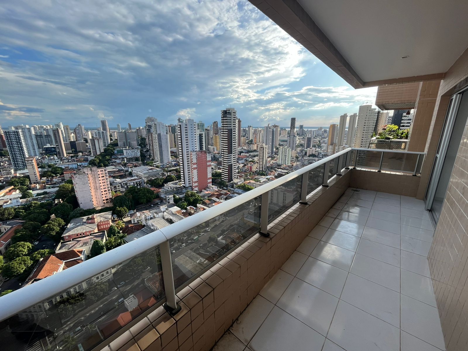 Imagem Apartamento com 2 Quartos à Venda, 77 m²em Umarizal - Belém