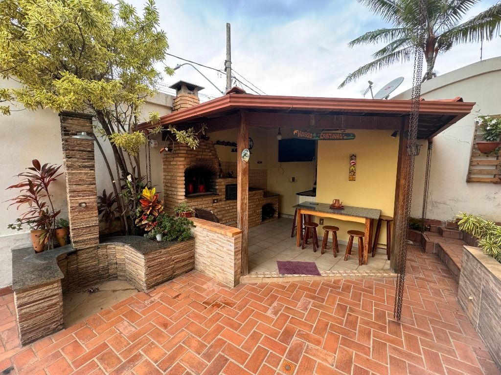 Imagem Casa com 4 Quartos à Venda, 249 m² em Tijuca - Contagem