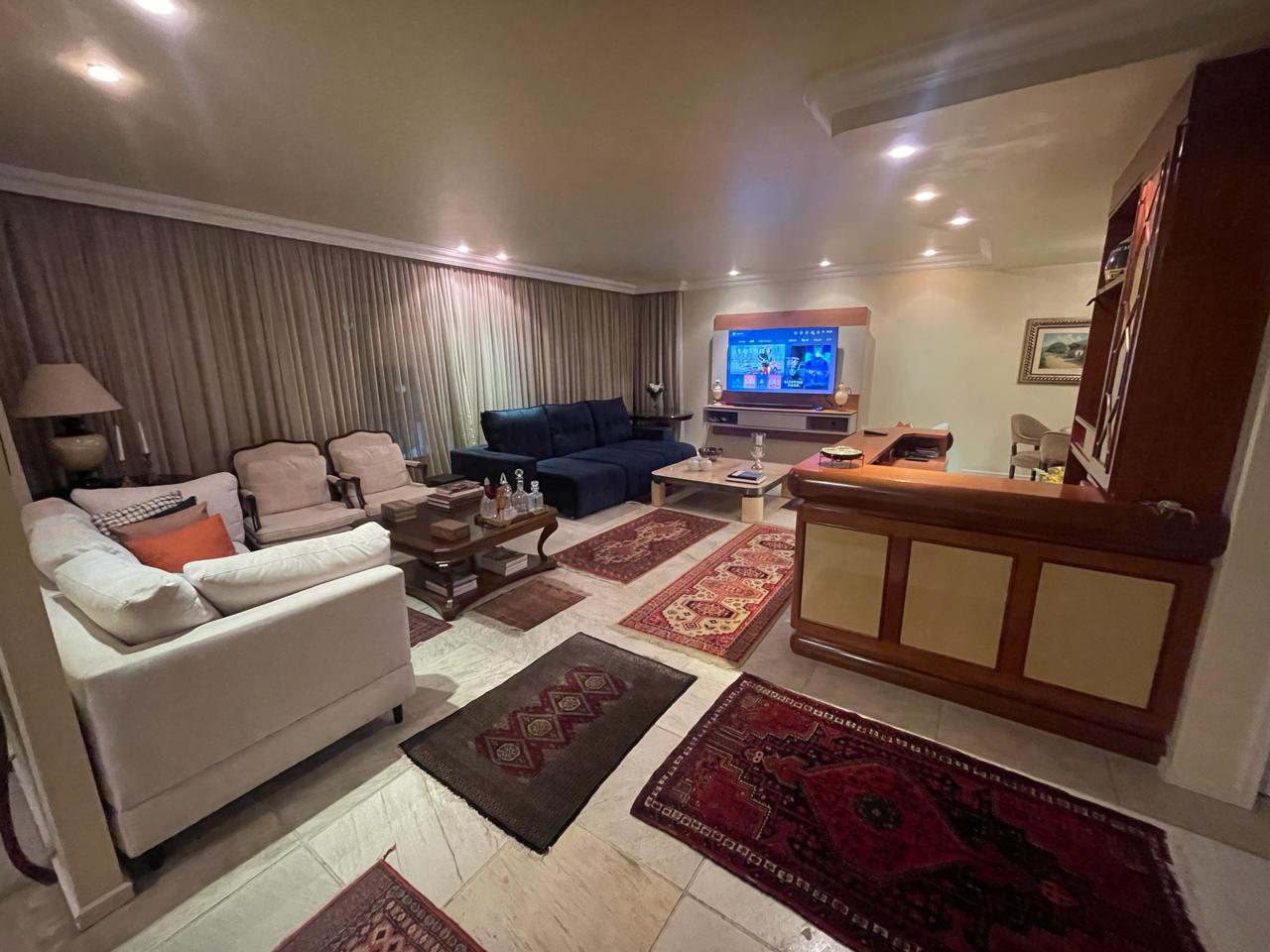 Imagem Apartamento com 4 Quartos à Venda, 224 m²em Centro - Florianópolis